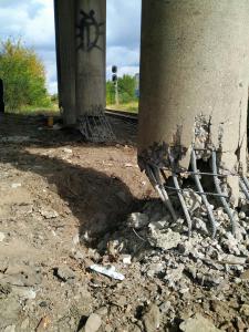 В Луганске террористы взорвали путепровод, по которому должен был пройти российский гумконвой