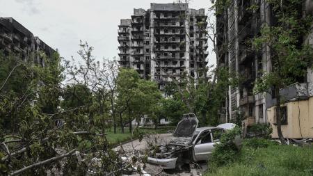 В Попасной ремонтируют входы в подъезды и планируют замену окон: узнавали подробности