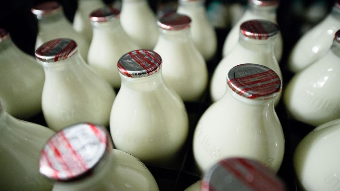 Мир прощается с пластиковой упаковкой: Великобритания готова вернуться к молоку в стеклянных бутылках (ko_mon)