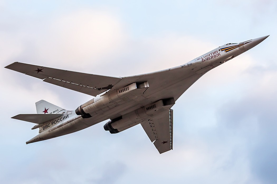Ту 160 сверхзвуковой самолет вооружение. Стратегический бомбардировщик ту-160. Ту-160 сверхзвуковой бомбардировщик. Ту-160м1.