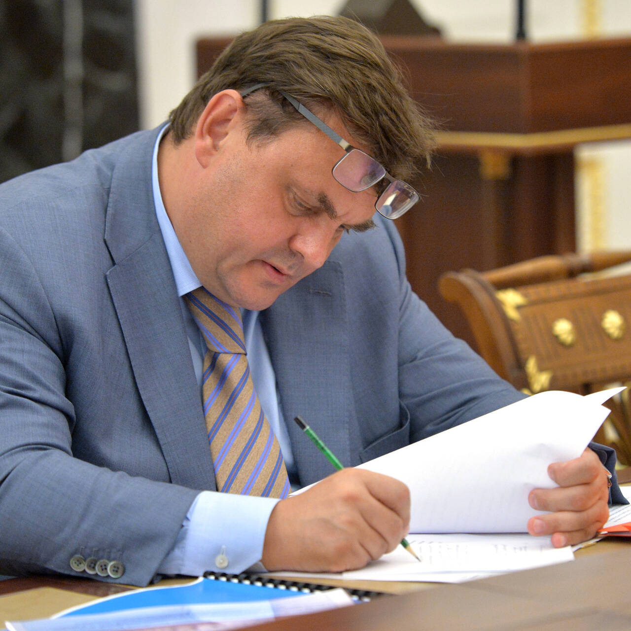 Глава Минюста: требуется решить вопрос с запретом госидеологии в Конституции РФ (Замполит)