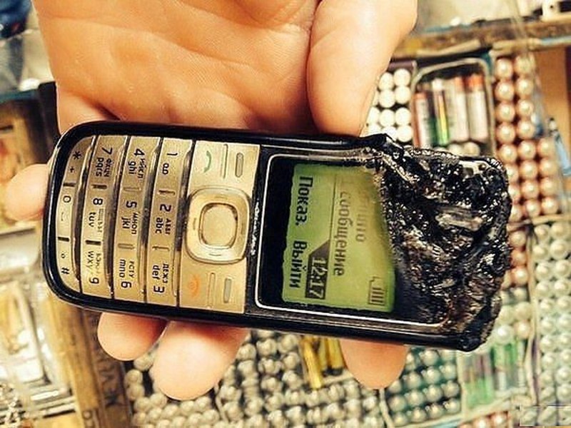 Самый жесткий телефон. Неубиваемый нокиа 3310. Неубиваемая Nokia 3310. Nokia 3310 неубиваемость. Нокия 3310 старый неубиваемый.