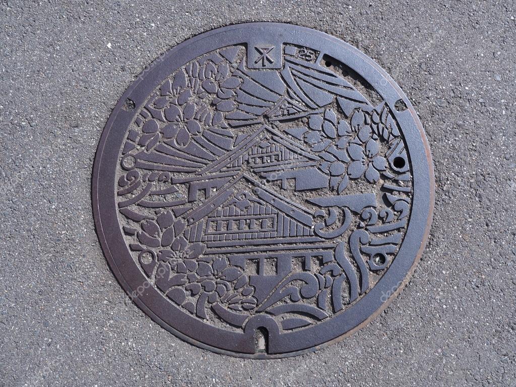 Канализационный люк в Осаке (Япония)
