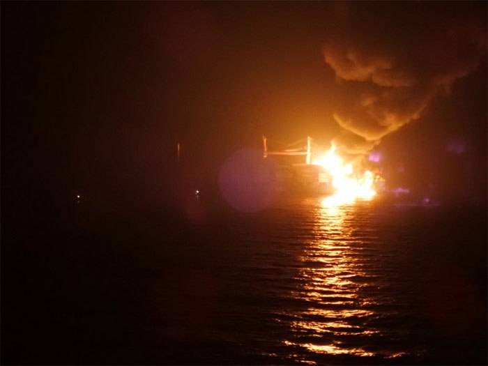 Танкер Trafigura загорелся после удара хуситов возле Йемена.  Топливный танкер эксплуатировался от имени торгового гиганта Trafigura Group. был поражен ракетой, когда он пересекал Красное море, что стало самым масштабным нападением йеменских  IMG_20240127_003846_341