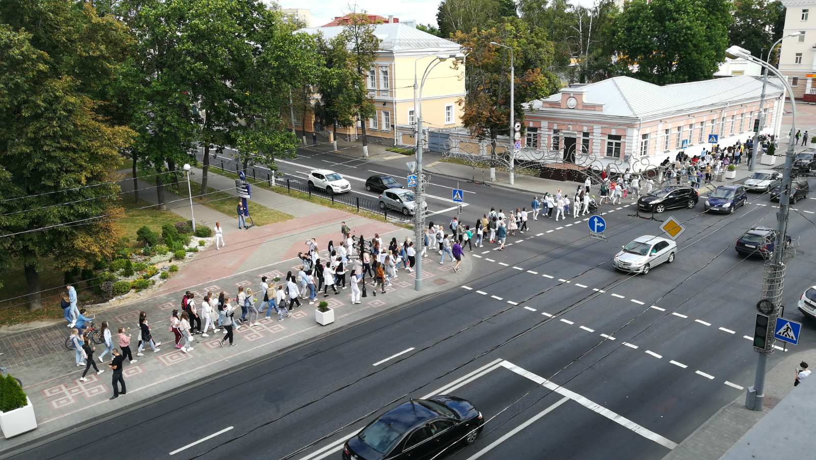 Сколько вышло на улицы