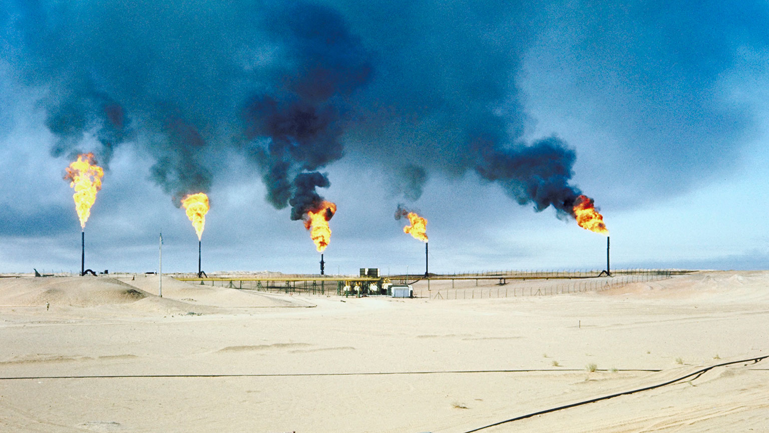 Влияние добычи нефти на окружающую среду. Хасси-Мессауд месторождение. Нефть Хасси-Мессауд. Загрязнение атмосферы это при добыче газа-. Природный ГАЗ экология.