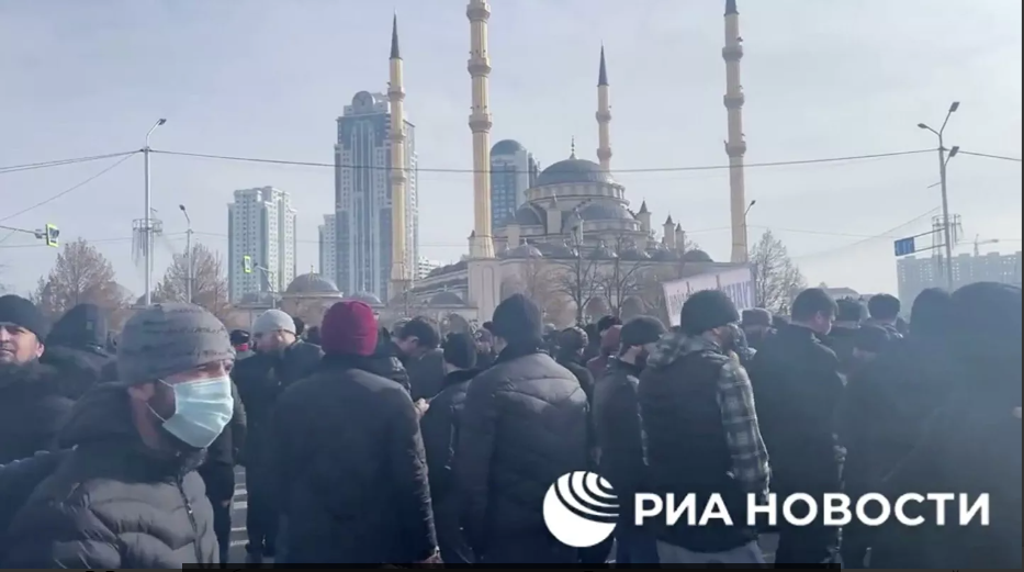 Песков чечня. Митинг в Грозном. Митинг в Грозном сегодня 2022. Грозный вчера.