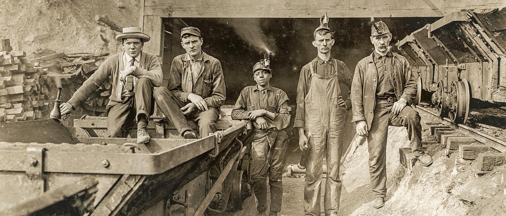Voices miners. Американские шахтеры. Шахтеры Англии. Шахтеры первые. Шахтёры за работой.