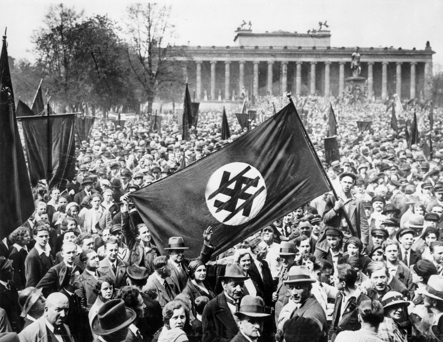 1 национал. Митинги фашизма в Германии 1933. Антифашистская демонстрация в Берлине, 1932 год. Берлин 1932 год. Коммунистическая партия Германии 1933.