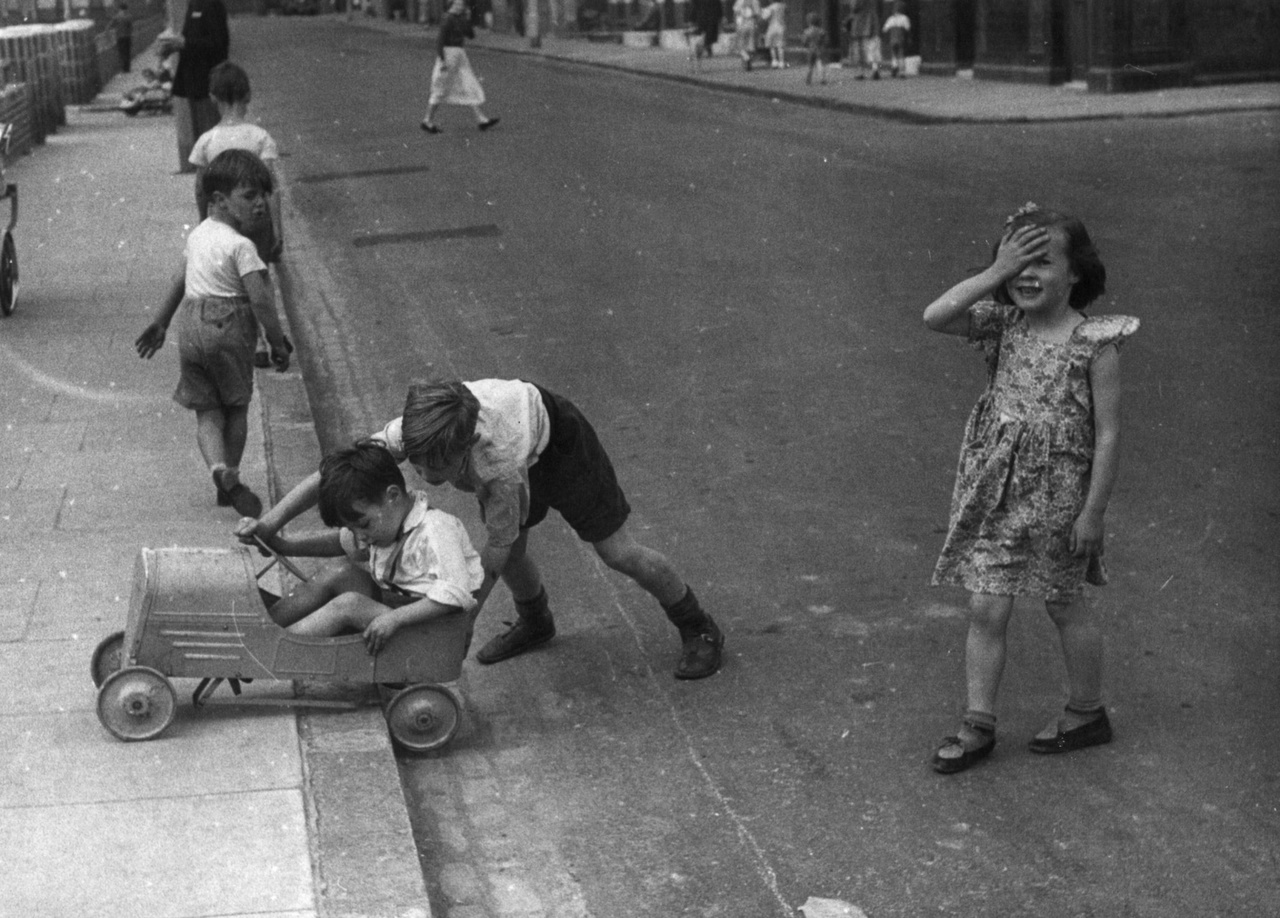 Какая жизнь была до войны. Терстон Хопкинс фотограф. Дети довоенного времени. Довоенное детство детей. Советское детство во дворе.