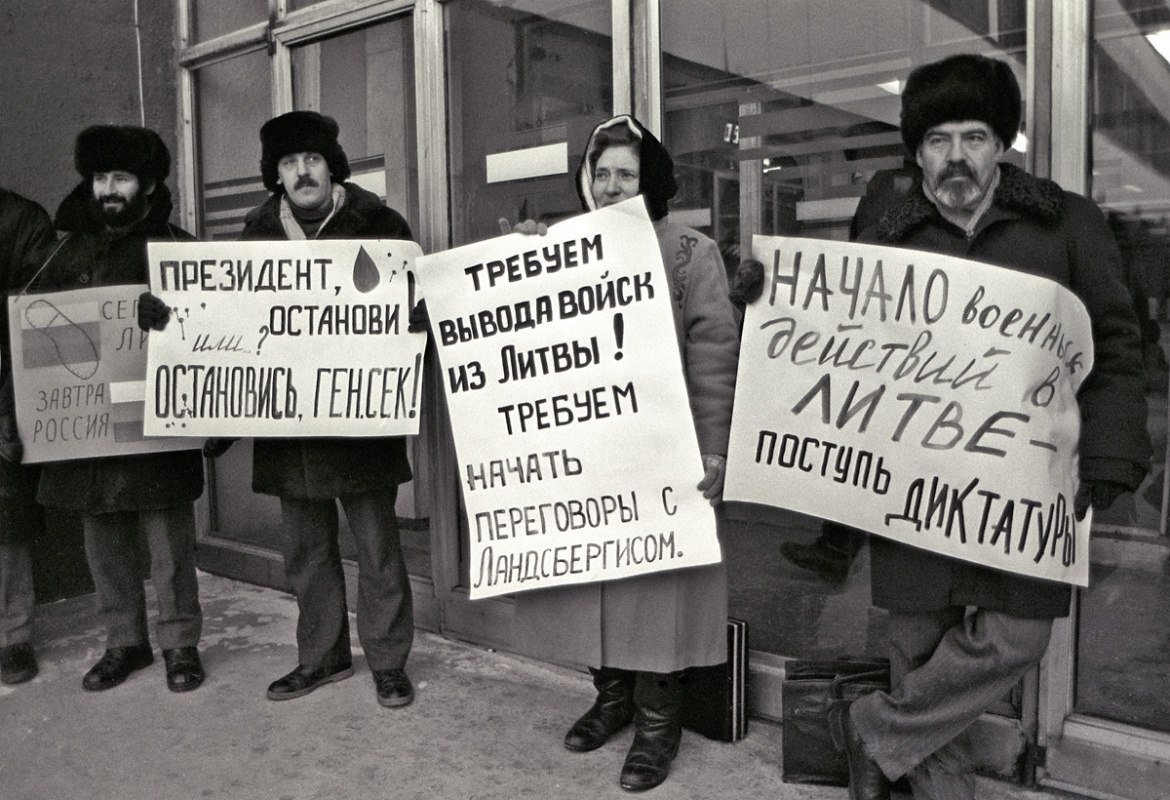 Россия вышла из союза. Митинги Литва 1991. Митинги в Литве 1990. Митинги против СССР В Прибалтике в 1991. Митинг в поддержку Литвы 1991.