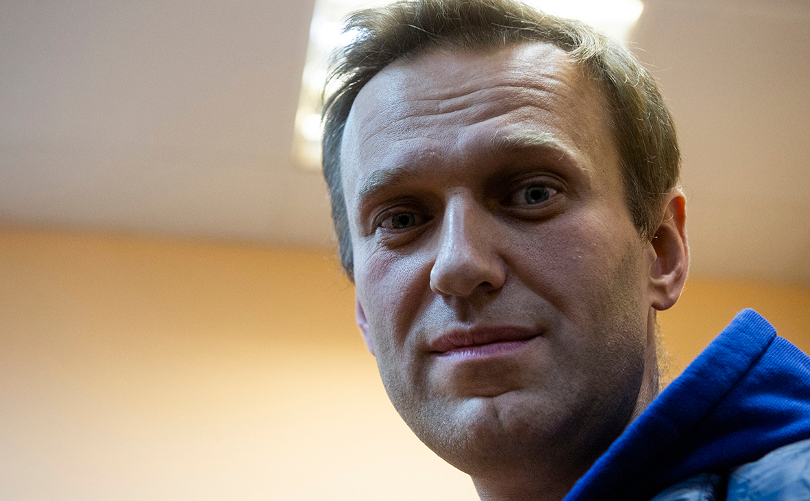 advisor • Алеша обиделся на Пескова и подал в суд.