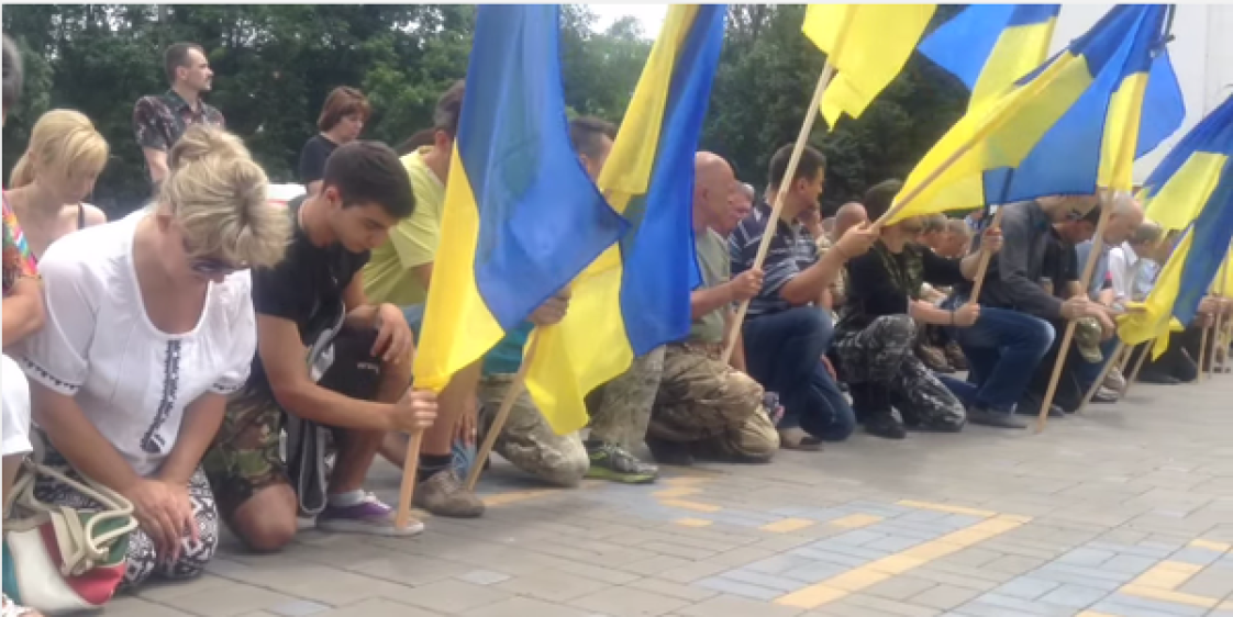 Капитуляция украины. Украина на коленях. Украинцы на коленях. Хохлы на коленях. Хохлы на коленях перед американцами.