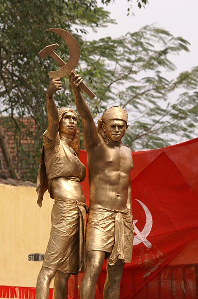 Индийские рабочий и колхозница на коммунистической демонстрации