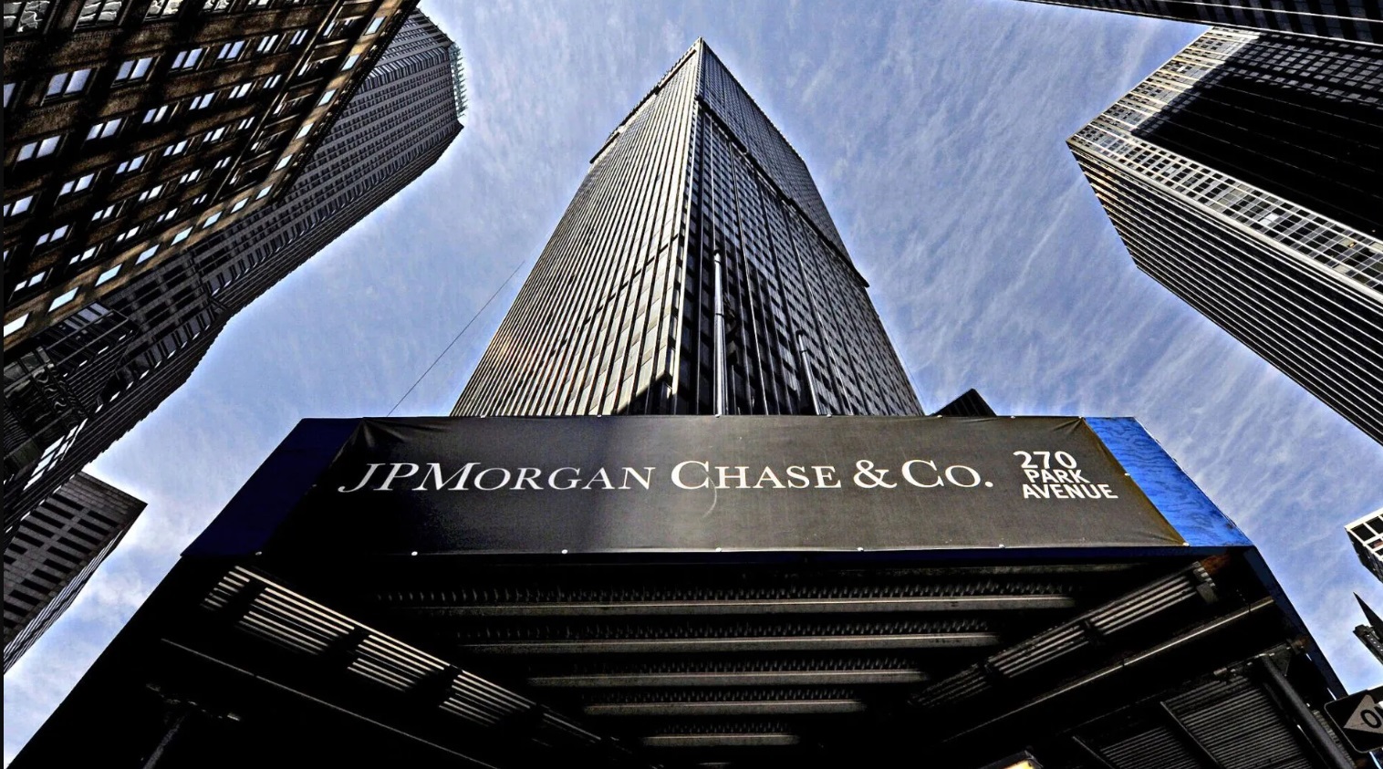 J p center. Американский банк jp Morgan Chase. JPMORGAN Chase штаб квартира. JPMORGAN Chase в Нью-Йорке. JPMORGAN Chase и Goldman sachs.