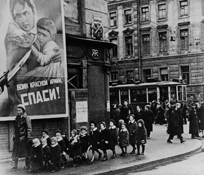 В Дебальцево прокуратура травит многодетную семью погибшего на СВО бойца (ev527)